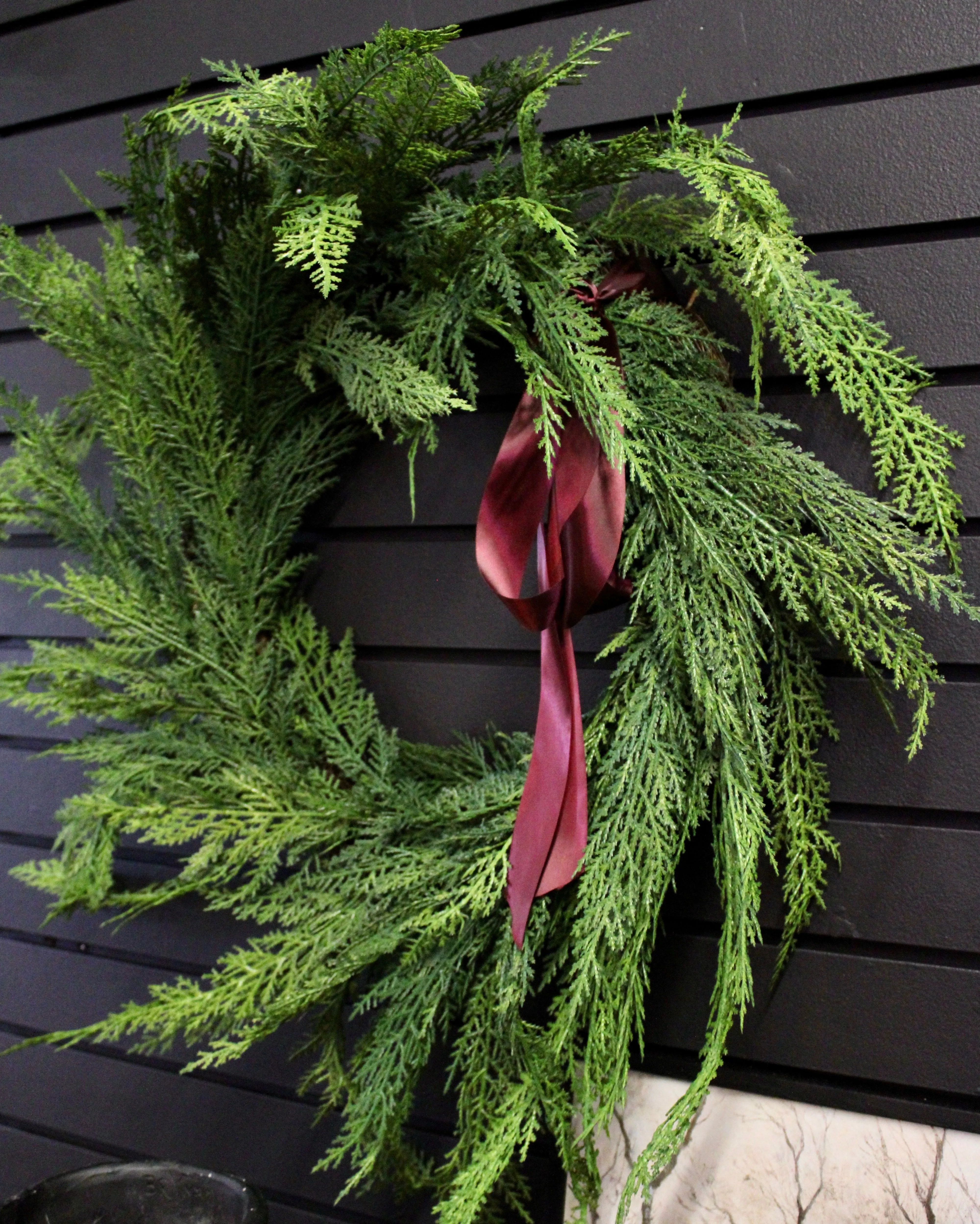 28” Fresh Touch Western Cedar Wreath