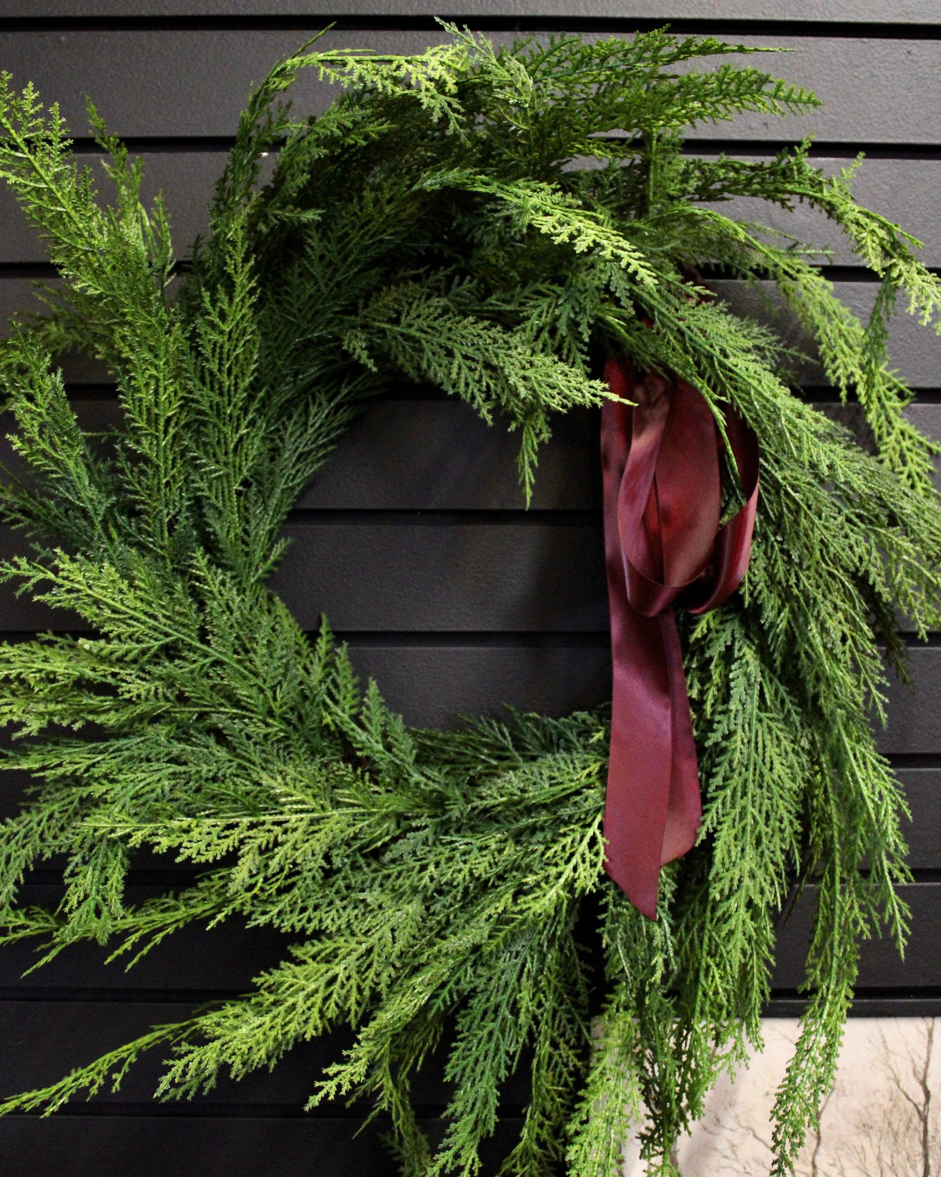 28” Fresh Touch Western Cedar Wreath