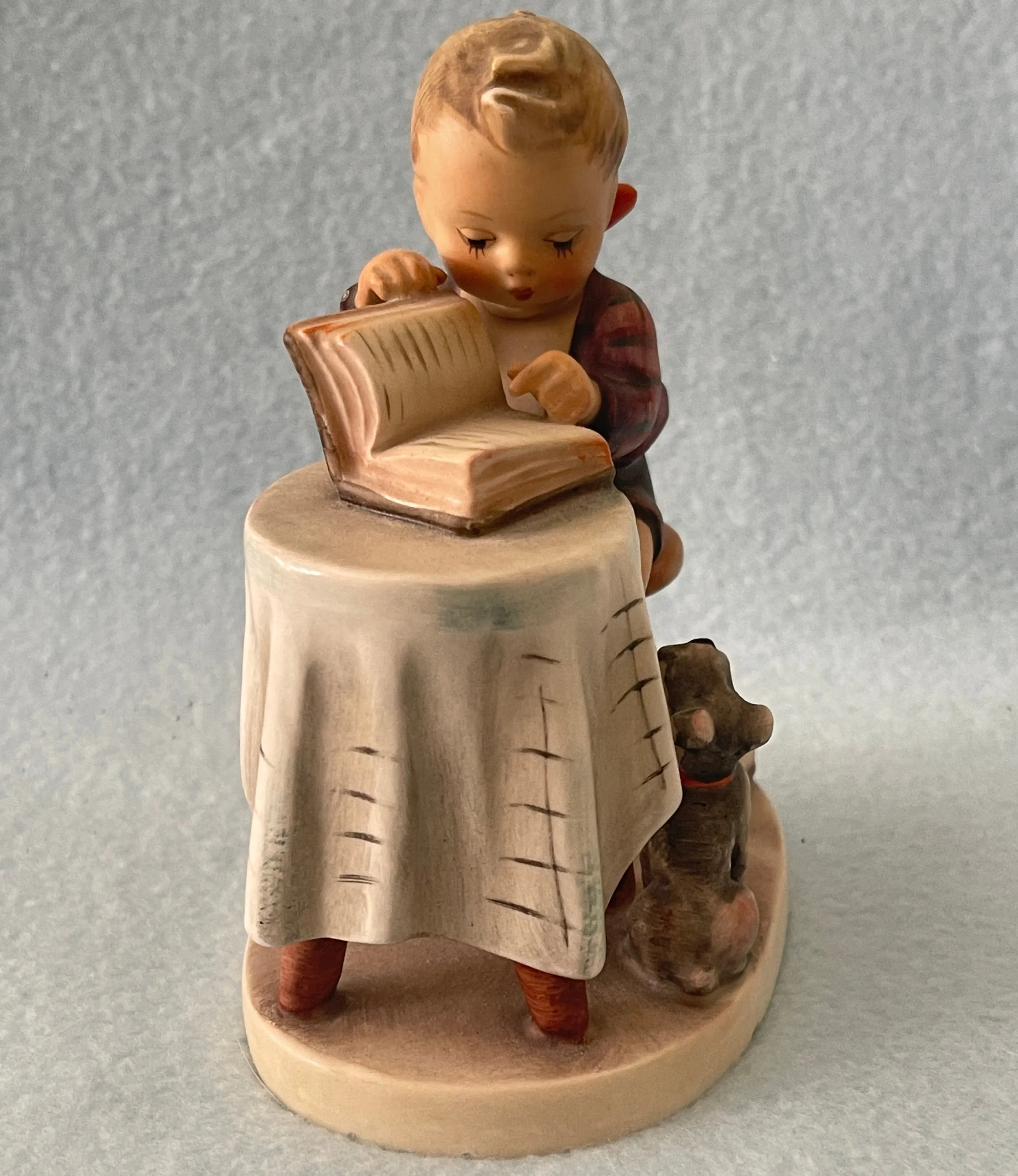 Goebel Little Book Keeper TMK 4 Circa 1972 Figure