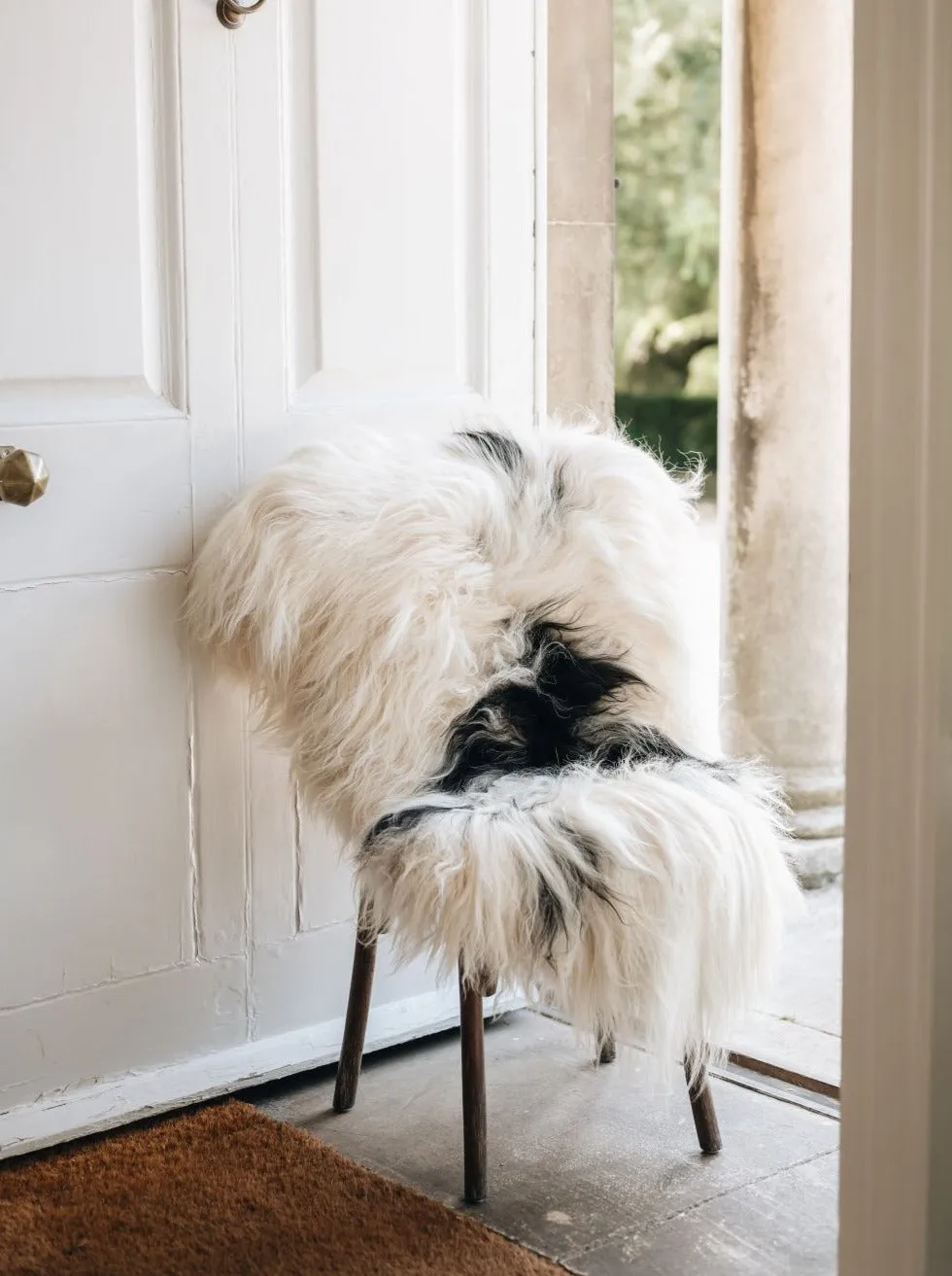 Icelandic Sheepskin Rug (Natural Spotted)