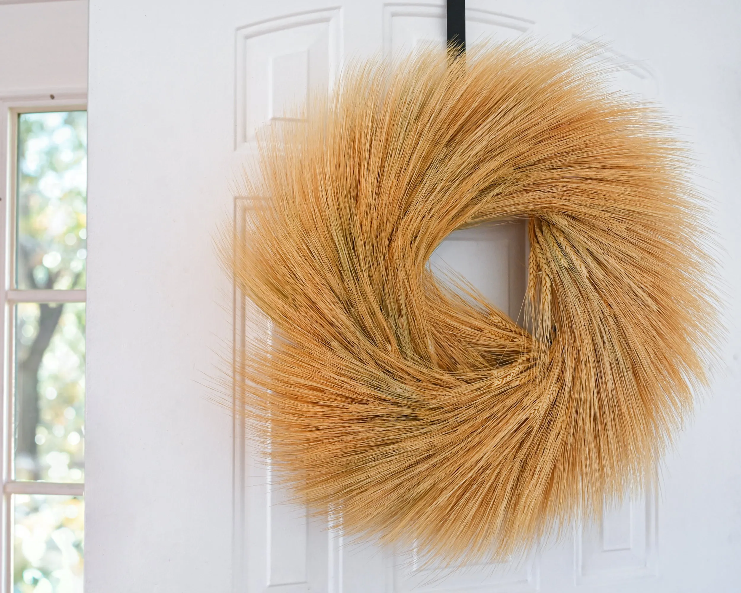 Natural Wheat Wreath - 19 inch